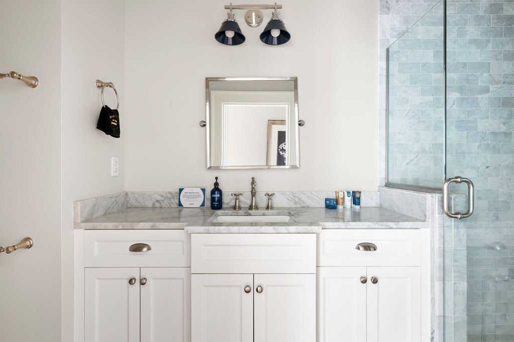 Image 27 of property listing at 21 Broad Street, Charleston, SC 29401