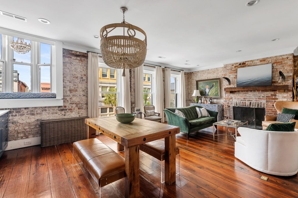 Image 33 of property listing at 21 Broad Street, Charleston, SC 29401
