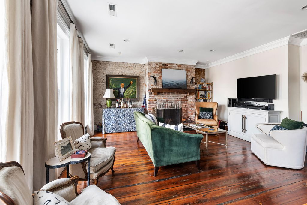 Image 34 of property listing at 21 Broad Street, Charleston, SC 29401