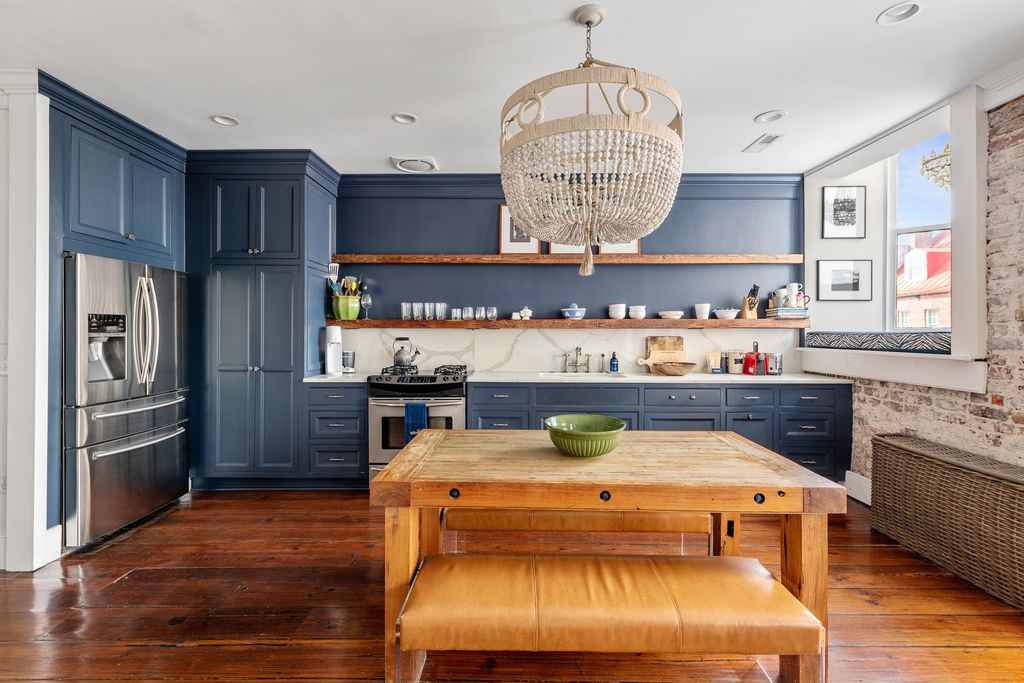 Image 37 of property listing at 21 Broad Street, Charleston, SC 29401