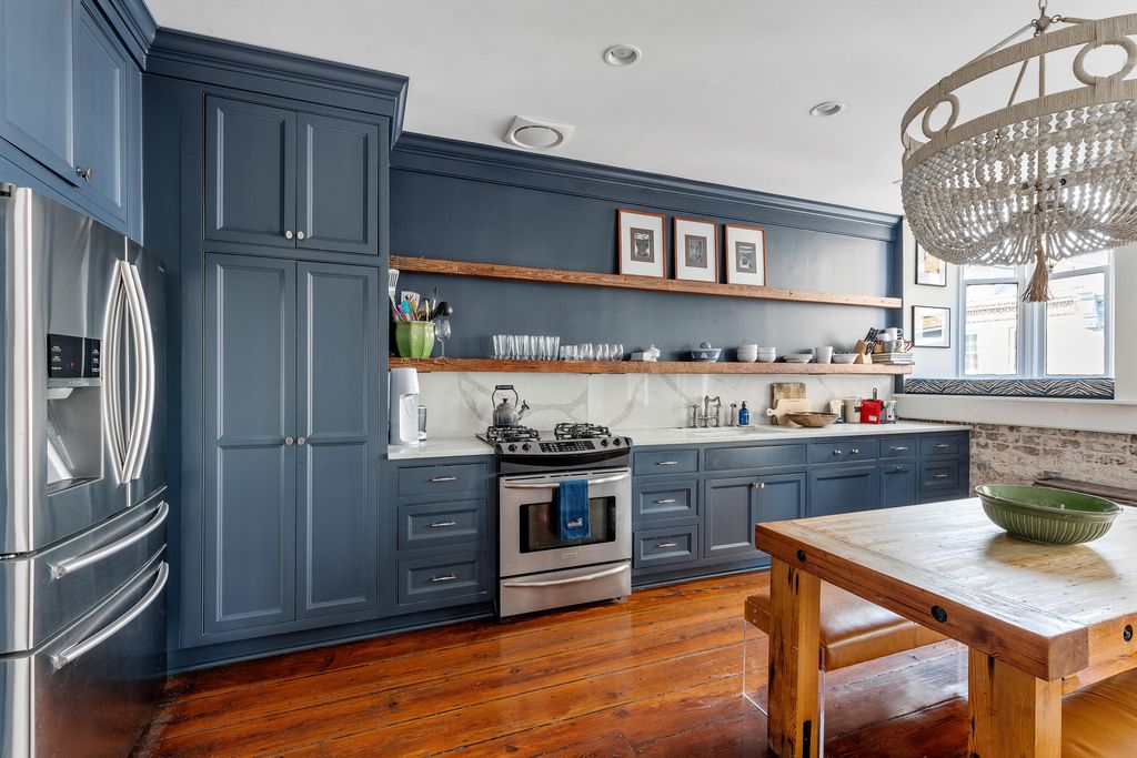 Image 38 of property listing at 21 Broad Street, Charleston, SC 29401