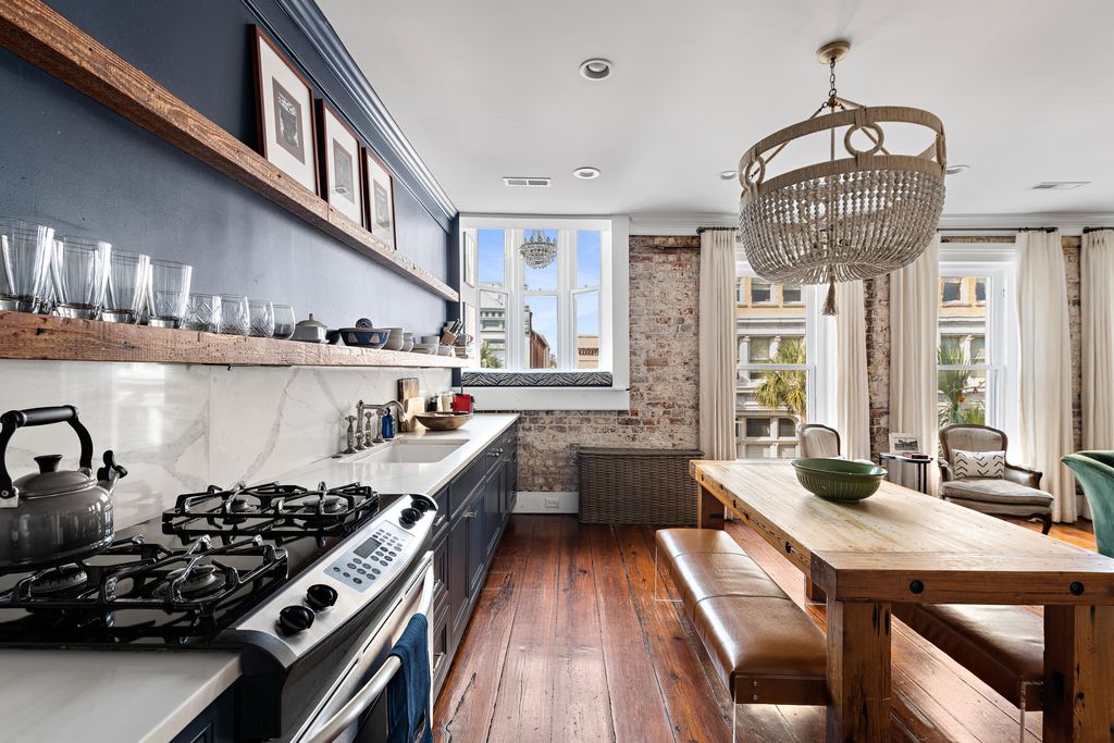 Image 39 of property listing at 21 Broad Street, Charleston, SC 29401