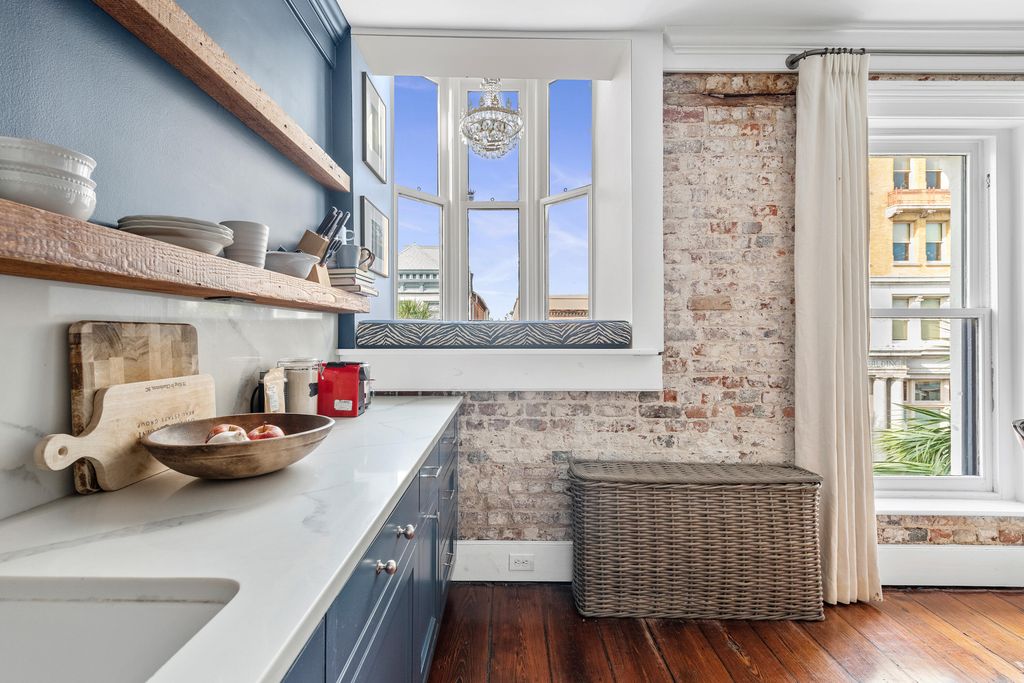 Image 40 of property listing at 21 Broad Street, Charleston, SC 29401