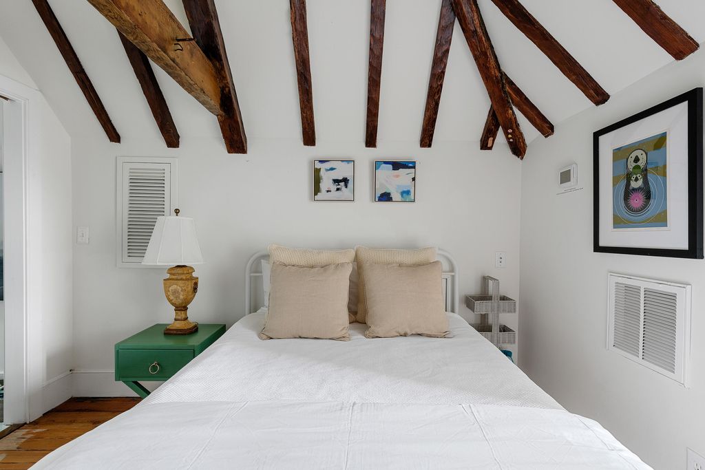 Image 44 of property listing at 21 Broad Street, Charleston, SC 29401