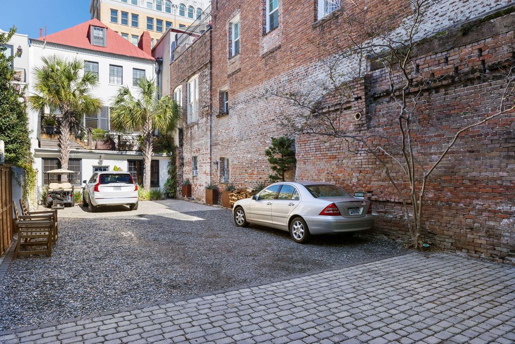 Image 48 of property listing at 21 Broad Street, Charleston, SC 29401