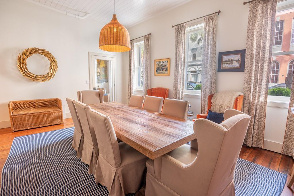 Image 5 of property listing at 21 Broad Street, Charleston, SC 29401