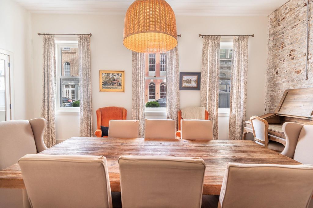 Image 6 of property listing at 21 Broad Street, Charleston, SC 29401