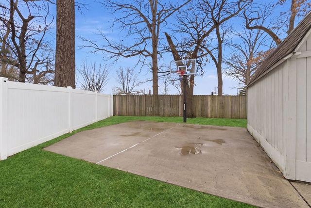 18118 Whitman Lane, Lansing, IL 60438