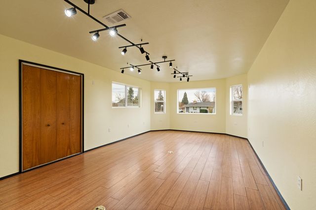 3371 Freeland Road, Central Point, OR 97502