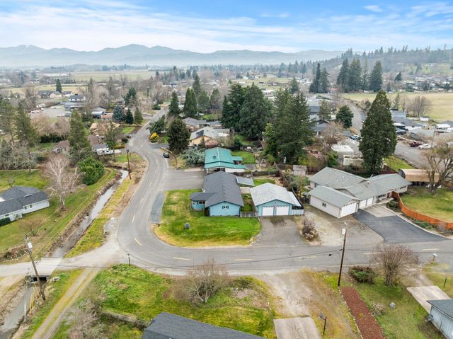 3371 Freeland Road, Central Point, OR 97502