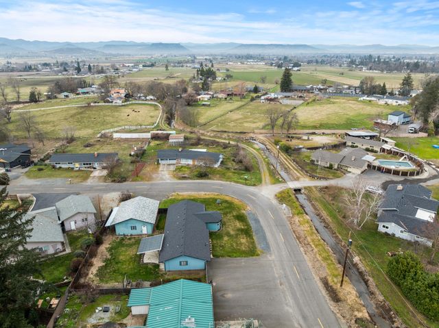 3371 Freeland Road, Central Point, OR 97502