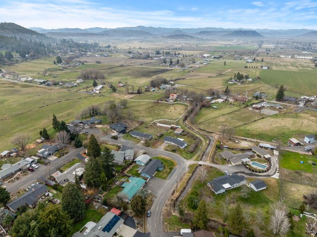 3371 Freeland Road, Central Point, OR 97502