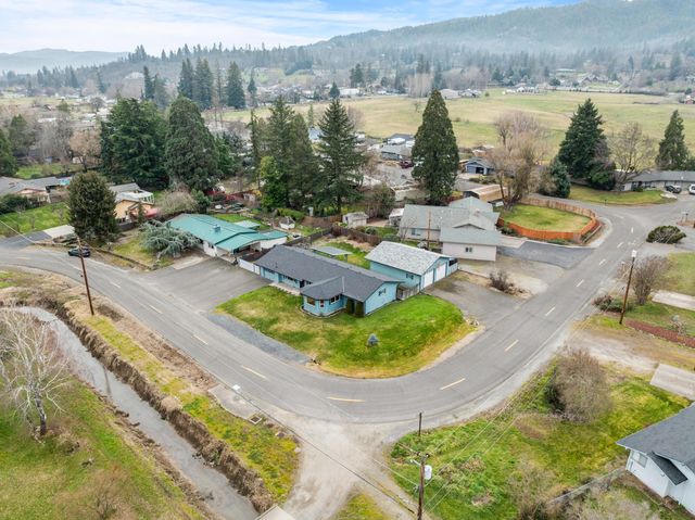 3371 Freeland Road, Central Point, OR 97502