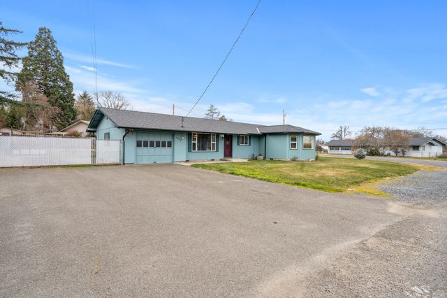 3371 Freeland Road, Central Point, OR 97502