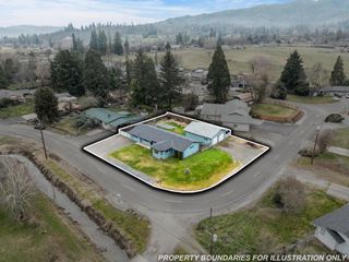 3371 Freeland Road, Central Point, OR 97502