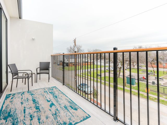 909 Bayonne Street, Dallas, TX 75212