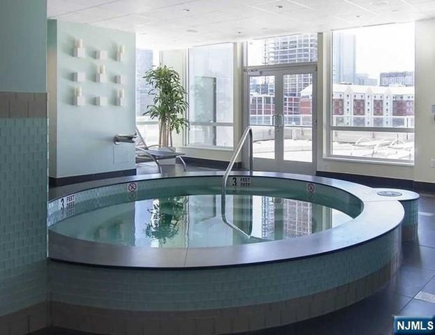 20 2nd Street 2002, Jersey City, NJ 07302