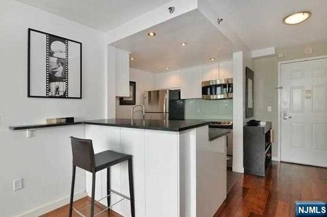 20 2nd Street 2002, Jersey City, NJ 07302