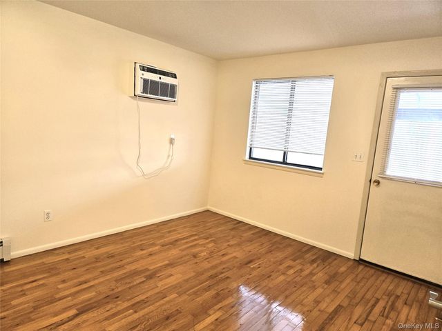 90 Graywood Road, Port Washington, NY 11050