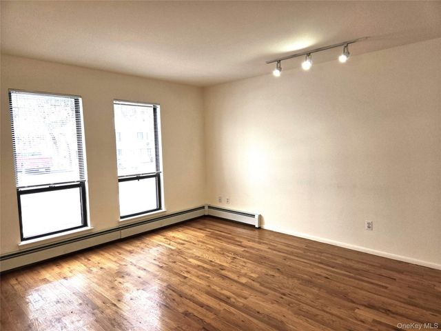 90 Graywood Road, Port Washington, NY 11050