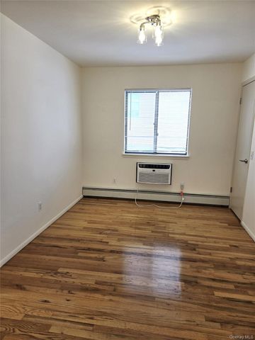 90 Graywood Road, Port Washington, NY 11050