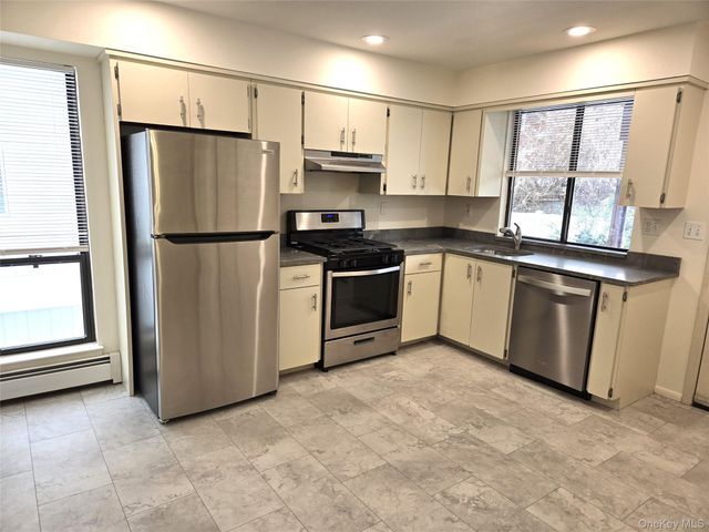 90 Graywood Road, Port Washington, NY 11050