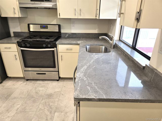 90 Graywood Road, Port Washington, NY 11050