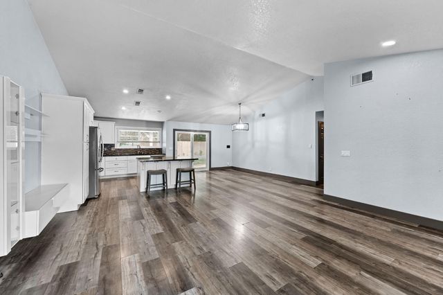 8605 Zircon Crest Ct, Elk Grove, CA 95624