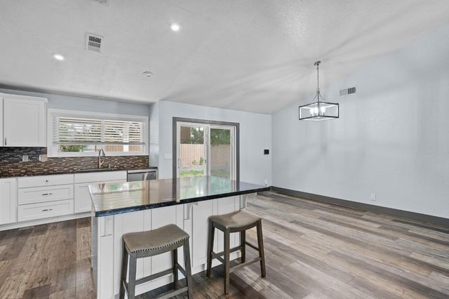 8605 Zircon Crest Ct, Elk Grove, CA 95624