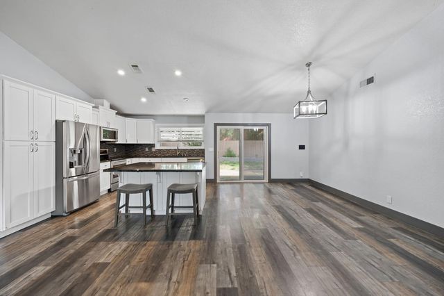 8605 Zircon Crest Ct, Elk Grove, CA 95624