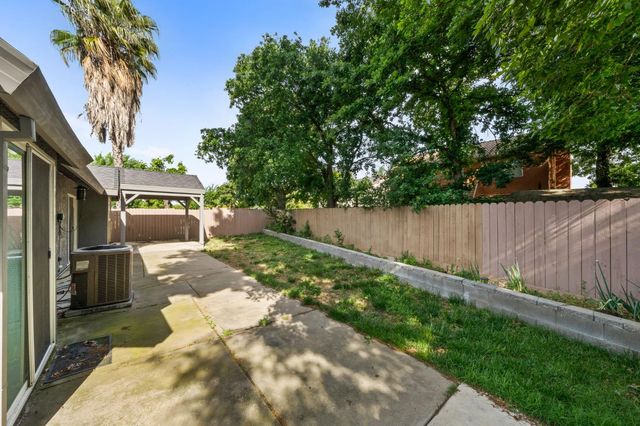 8605 Zircon Crest Ct, Elk Grove, CA 95624