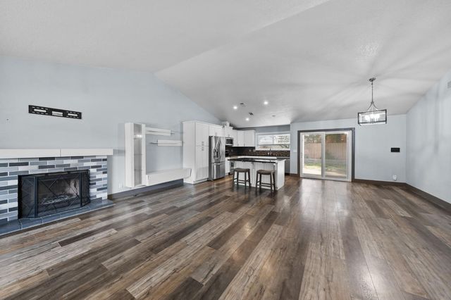 8605 Zircon Crest Ct, Elk Grove, CA 95624