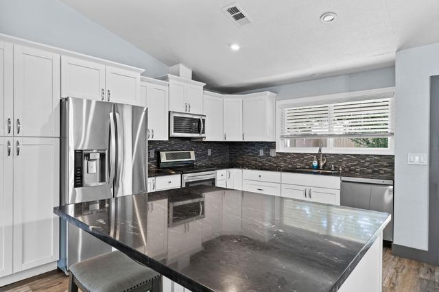 8605 Zircon Crest Ct, Elk Grove, CA 95624