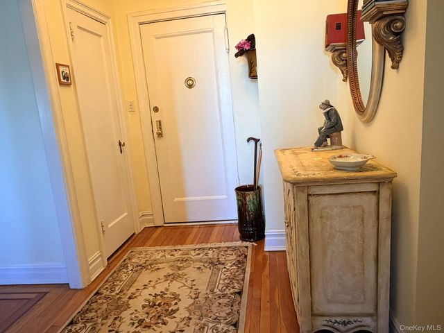 4 Maple Drive 5L, Great Neck, NY 11021