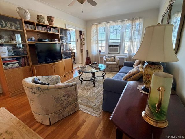 4 Maple Drive 5L, Great Neck, NY 11021