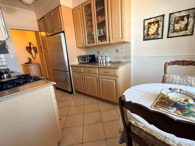 4 Maple Drive 5L, Great Neck, NY 11021