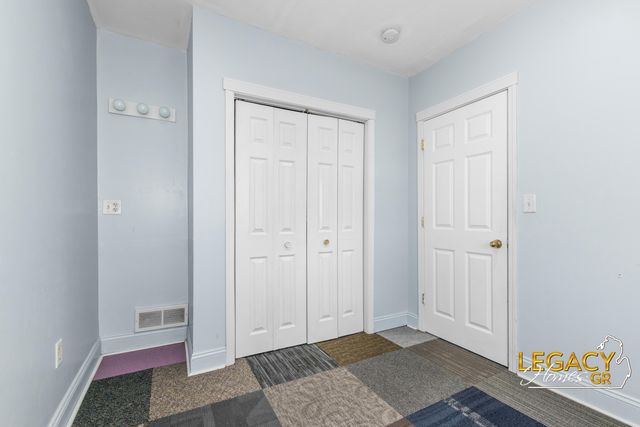 5069 Cisne Avenue SW, Wyoming, MI 49548