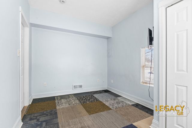 5069 Cisne Avenue SW, Wyoming, MI 49548