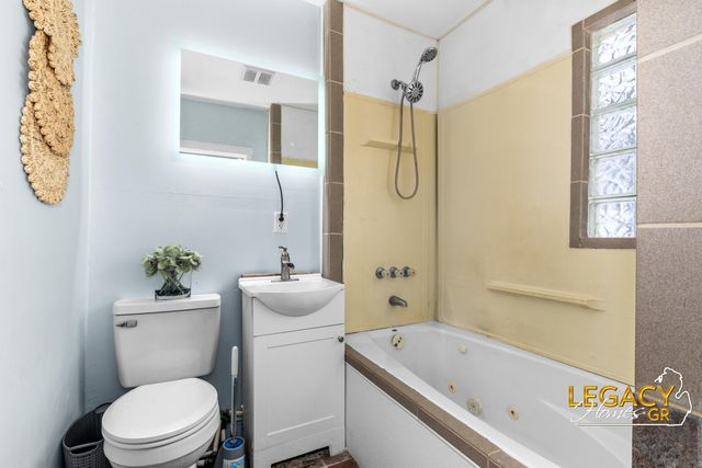 5069 Cisne Avenue SW, Wyoming, MI 49548