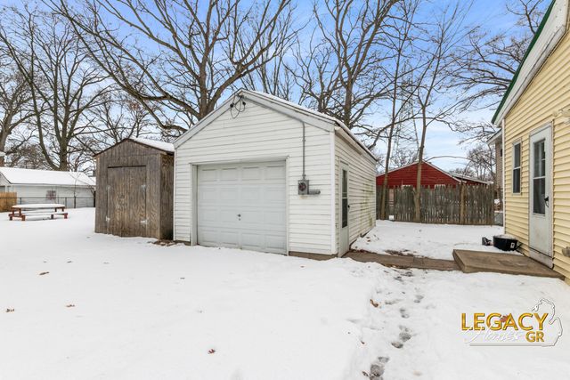 5069 Cisne Avenue SW, Wyoming, MI 49548