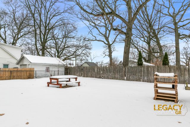 5069 Cisne Avenue SW, Wyoming, MI 49548