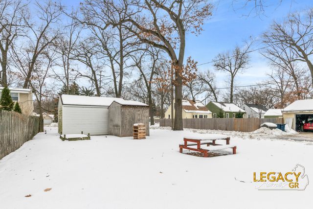 5069 Cisne Avenue SW, Wyoming, MI 49548