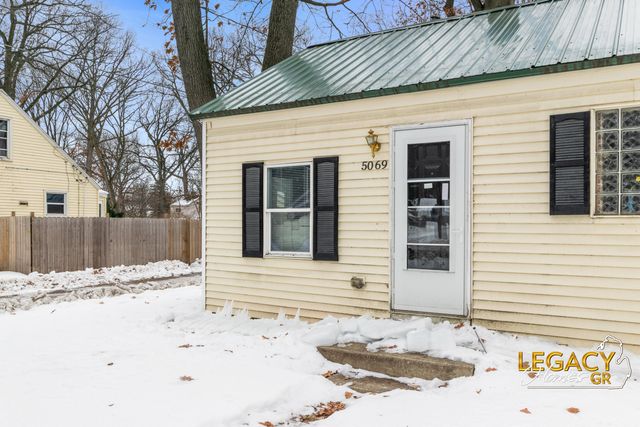5069 Cisne Avenue SW, Wyoming, MI 49548