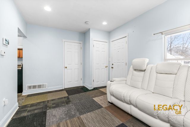 5069 Cisne Avenue SW, Wyoming, MI 49548