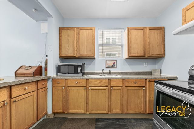 5069 Cisne Avenue SW, Wyoming, MI 49548