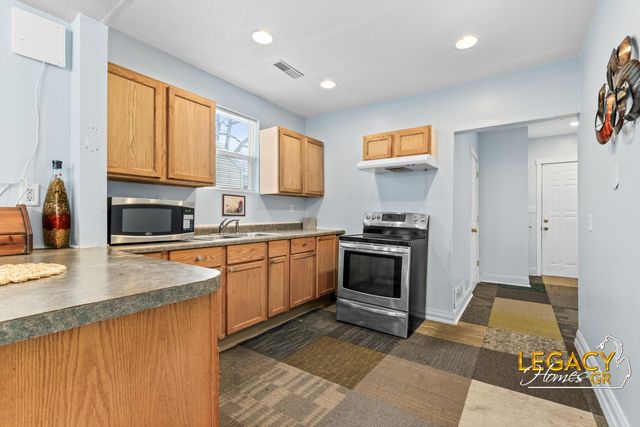 5069 Cisne Avenue SW, Wyoming, MI 49548