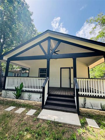 617 Persimmon ST, Lockhart, TX 78644