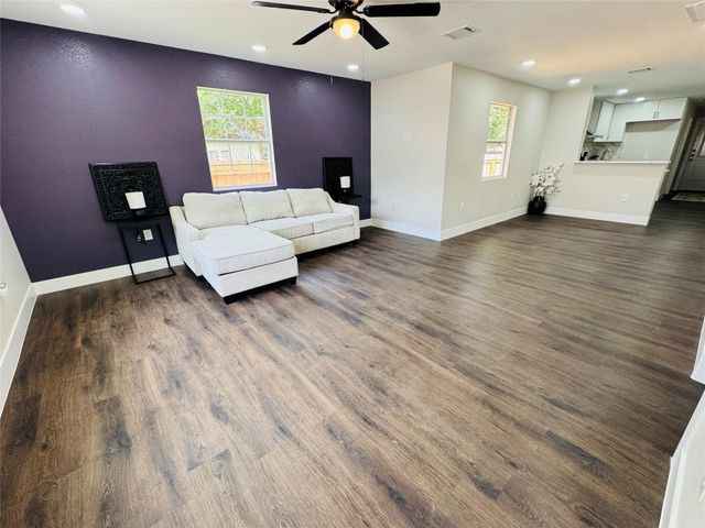 617 Persimmon ST, Lockhart, TX 78644