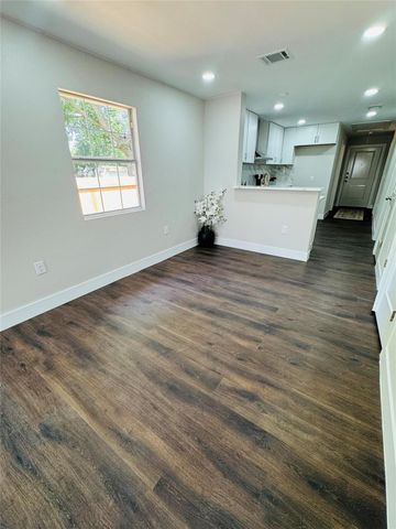 617 Persimmon ST, Lockhart, TX 78644