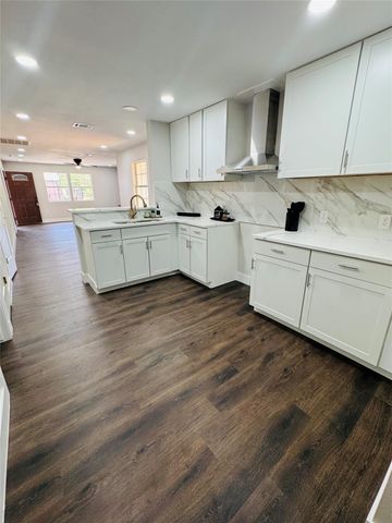 617 Persimmon ST, Lockhart, TX 78644